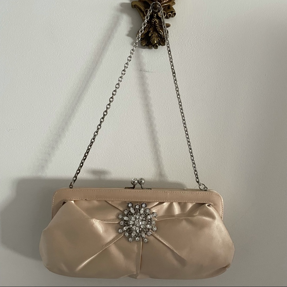 Le sera satin evening bag with silver chain strap